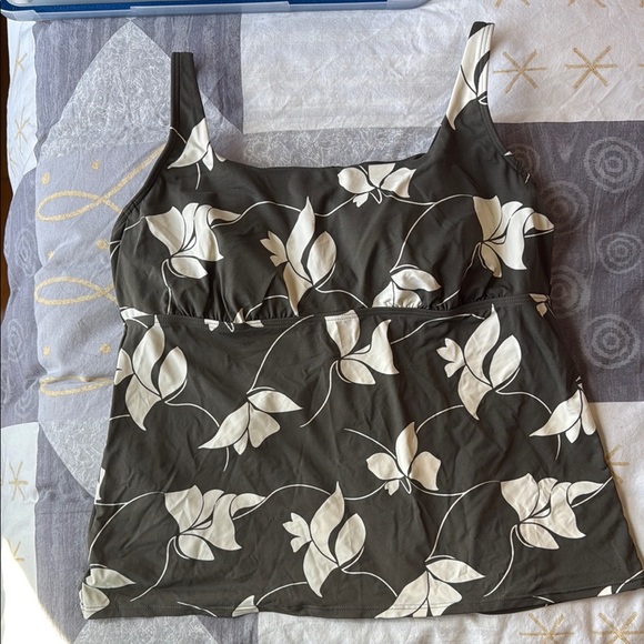 LandsEnd Tankini with matching rash guard Floral - Picture 2 of 4